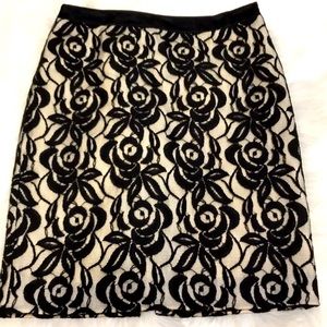 Ann Taylor 8P Black Lace Over Winter White Wool Pencil Skirt